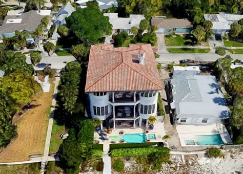 Hulk Hogan House: The Florida Residence - Urban Splatter