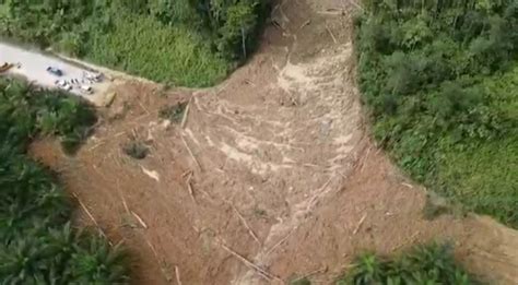 Mudflows from Murum dam landslide block road access for locals ...