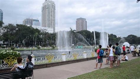 [HD] Luneta/Rizal Park Dancing Fountain Dec. 2013 - YouTube