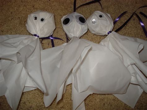 New Best Day of My Life: Halloween craft - googly eye ghosts :)