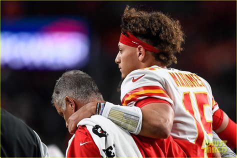 Patrick Mahomes Has a Bad Injury, Will Have Surgery After 2021 Super Bowl: Photo 4522859 ...