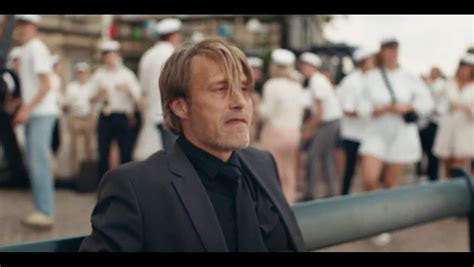 Mads Mikkelsen Dancing in Another Round (Druk) (2020) | Here is my ...