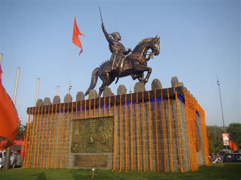 Brown Oxidized Chhatrapati Shivaji Maharaj Statue, For Exterior Decor, | ID: 8453125212