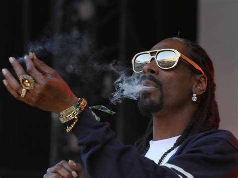 Snoop Dogg Smoking Wallpapers - Top Free Snoop Dogg Smoking Backgrounds ...