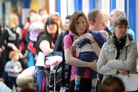 Measles latest: Hundreds queue for MMR jabs - Wales Online