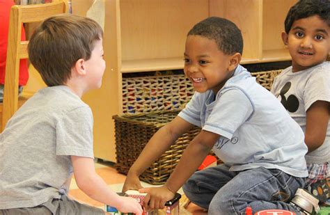 preschool boys playing together - Discovery AshevilleDiscovery Asheville