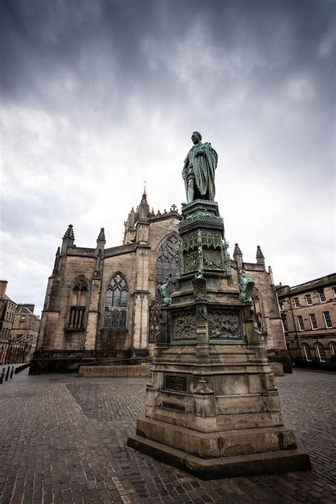 Statue of John Knox in front of St Giles' Cathedral in Edinburgh ...