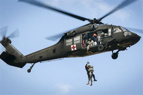 Army orders new UH-60M and HH-60M Black Hawk helicopters for cargo ...