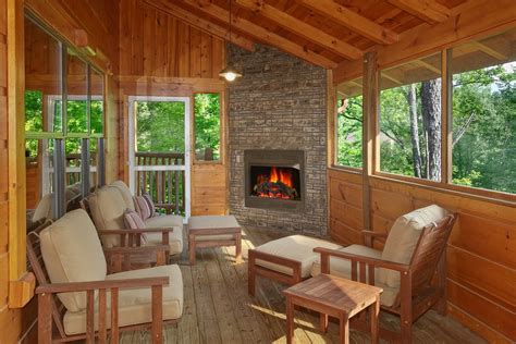 Four Seasons Cabin in Gatlinburg w/ 4 BR (Sleeps14)