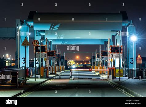 Cardiff Barrage at night Stock Photo - Alamy