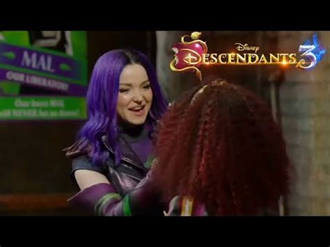 Bloopers | Descendants 3 - YouTube