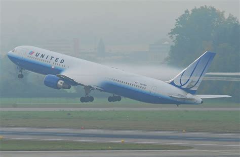 United Airlines Fleet Boeing 767-300ER Details and Pictures