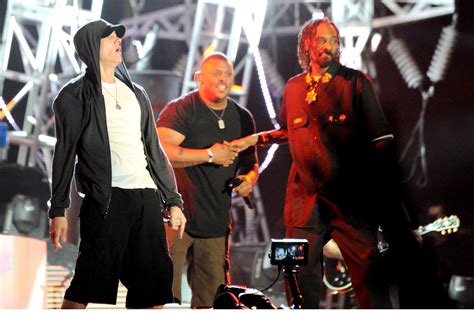 Snoop Dogg diz que Eminem não está na lista de 10 maiores rappers da ...