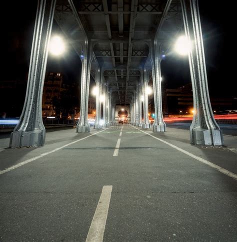 View of Bridge Bir-Hakeim Called Pont De Passy at Night, Paris Stock ...