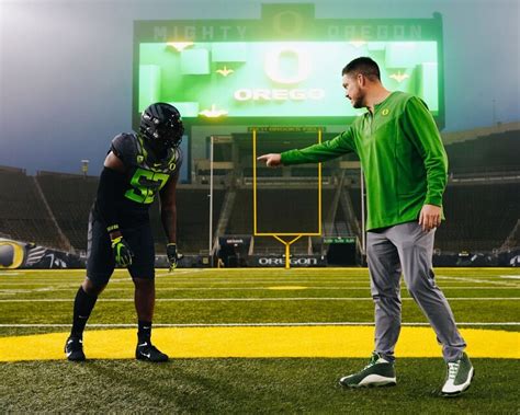 Canzano: Oregon Ducks football coach Dan Lanning setting down roots - oregonlive.com