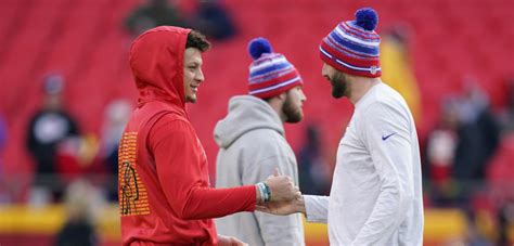 Patrick Mahomes pauses celebration to praise opposing quarterback ...