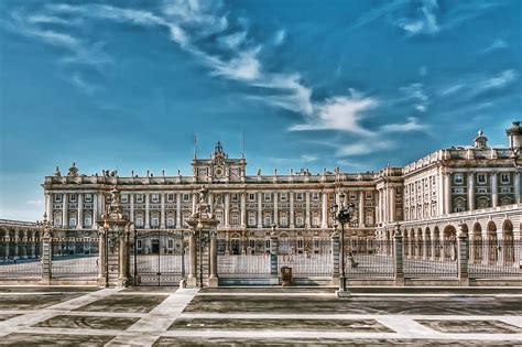 Palacio Real de Madrid Skip-the-Line Guided Tour| Paris Private Tours, Amsterdam Private Tours ...