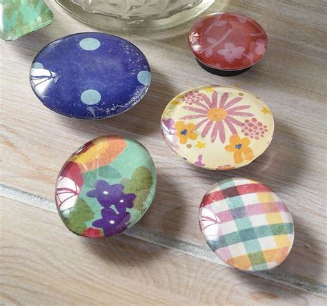 Handmade Fridge Magnets in a Mason Jar | Handmade gifts diy, Mason jar gifts, Mason jar lids crafts