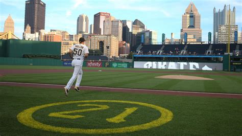 Pittsburgh Pirates will all wear No. 21 to celebrate Roberto Clemente ...