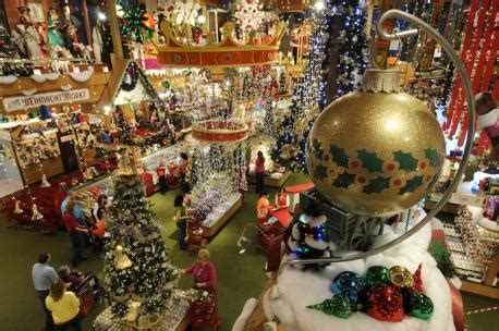 World's Largest Christmas Store | Tellwut.com