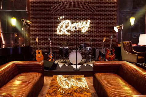 Restaurant & Oyster Bar with Live Music in TriBeCa | Roxy Bar