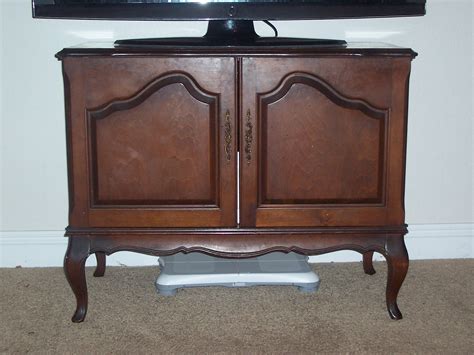 Caroline's Crafty Corner: Antique TV Stand