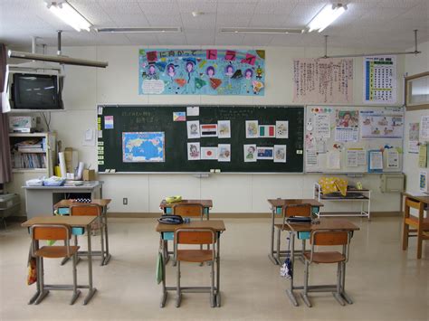 File:Hitane Elementary School classroom 1.jpg