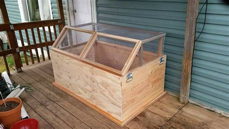 DIY Brooder box | Brooder box, Chickens backyard, Chicken brooder