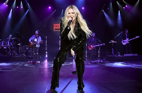 Kelsea Ballerini Plays Elle's 'Song Association' Challenge – Billboard