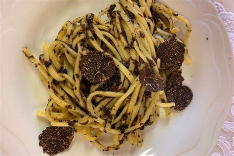 Taste Umbria at Home with an Oh-So-Delicious Black Truffle Spaghetti | Truffle spaghetti ...