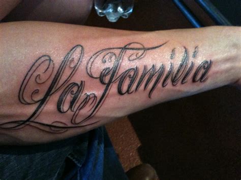 La Familia Unterarm Spanische Art | Tattoo-Bewertung.de