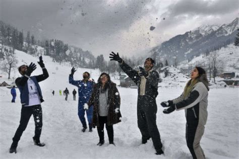 Solang valley snowfall : Snowfall makes Manali and Solang the most ...