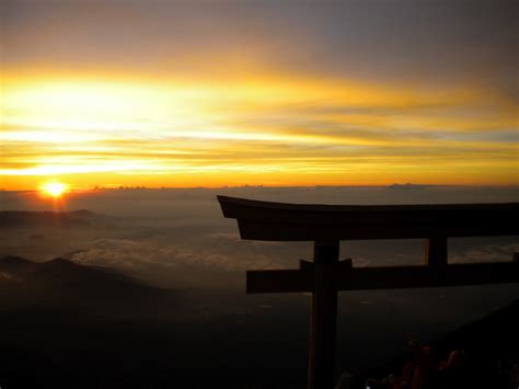 The Travelling Macdonalds!: Sunrise on Mt. Fuji