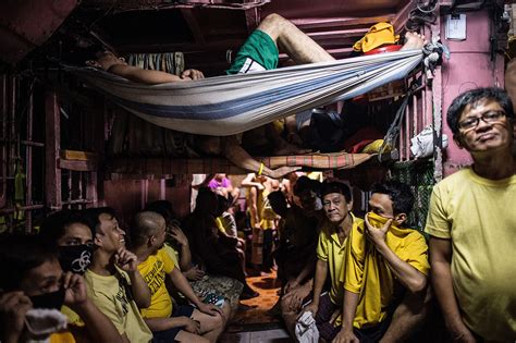 Philippines: Photos of prisoners packed together at overcrowded Quezon City Jail | IBTimes UK