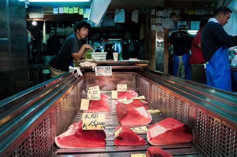 Inside Tokyo’s Tsukiji Market: The World’s Biggest Fish Market | Amusing Planet