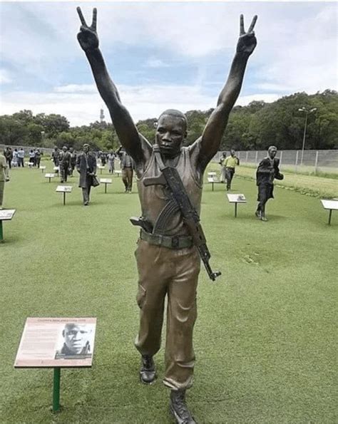 Solomon Kalushi Mahlangu, là một binh sĩ của Umkhonto we Sizwe (MK), cánh vũ trang của Đại hội ...