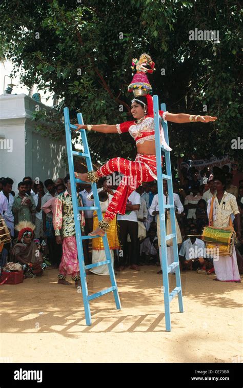 Karagattam folk dance hi-res stock photography and images - Alamy