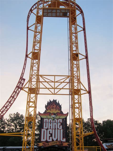 Ohhh...I wanna ride it!! Dare-Devil-Dive-Six-Flags-Over-Georgia ...