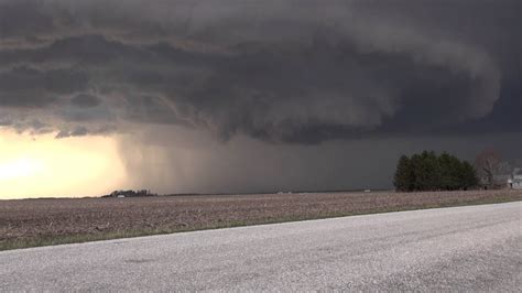 Tornado Forming Over Illinois - YouTube