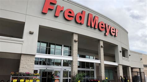 Fred Meyer employees go on strike, Salem-area stores not affected