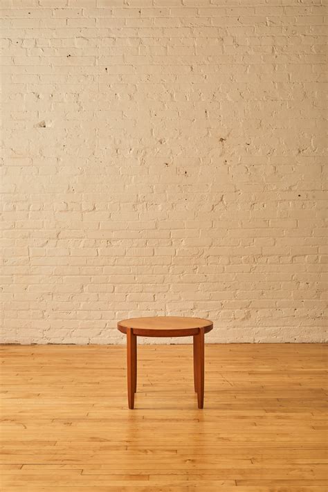 MID-CENTURY MODERN ROUND SIDE TABLE – Somerset House