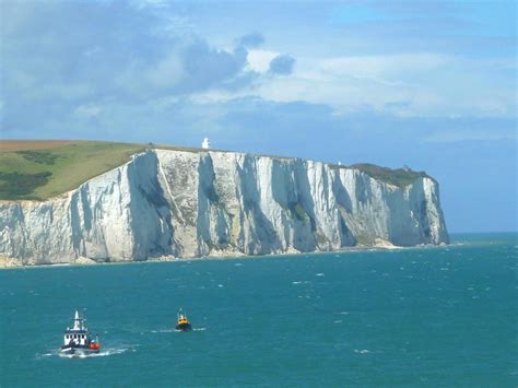 White-cliffs-of-dover-view-from-the-sea – ProRome Tours