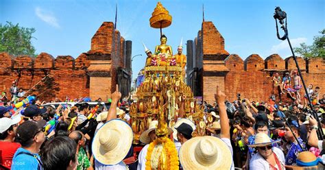 Songkran Festival Water Battle & Wat Phra Singh Day Tour in Chiang Mai, Thailand - Klook