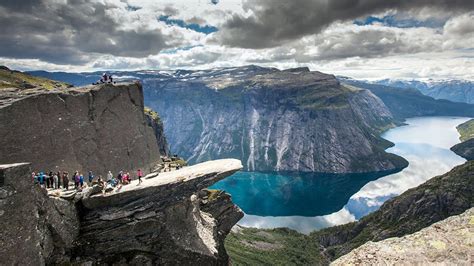 Incredible Photo Of Hiking Heaven Cliffs in Norway - Part-I: Trolltunga | Reckon Talk