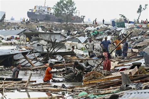 16 dead, hundreds of thousands seek shelter as cyclone hits Bangladesh ...