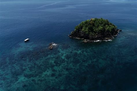 Batu Punteng Diving North Sulawesi - Lembeh Resort Dive Resort & Spa in Lembeh Strait, North ...