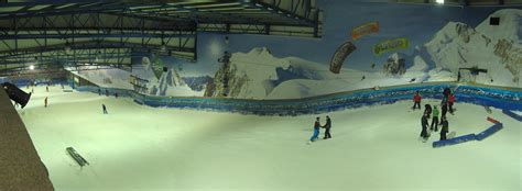 panoramic shot of the indoor skiing slope at tamworth snowdome - a photo on Flickriver