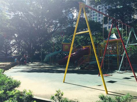 Makati Parks: Finding Refuge in the midst of the Corporate Jungle | Ivan + Khris' Travels - a ...