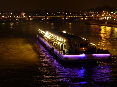 Bateau Mouche sur la Seine, Paris , France, Night tour on … | Flickr