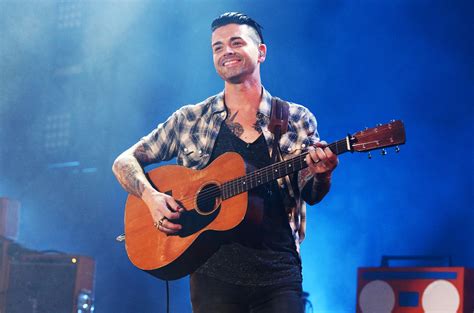 Dashboard Confessional’s New Album Has a ‘Loose Narrative Thread,’ Says Chris Carrabba – Billboard